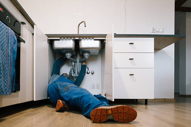 Professional Emergency Plumber technician working in Bellevue, NE